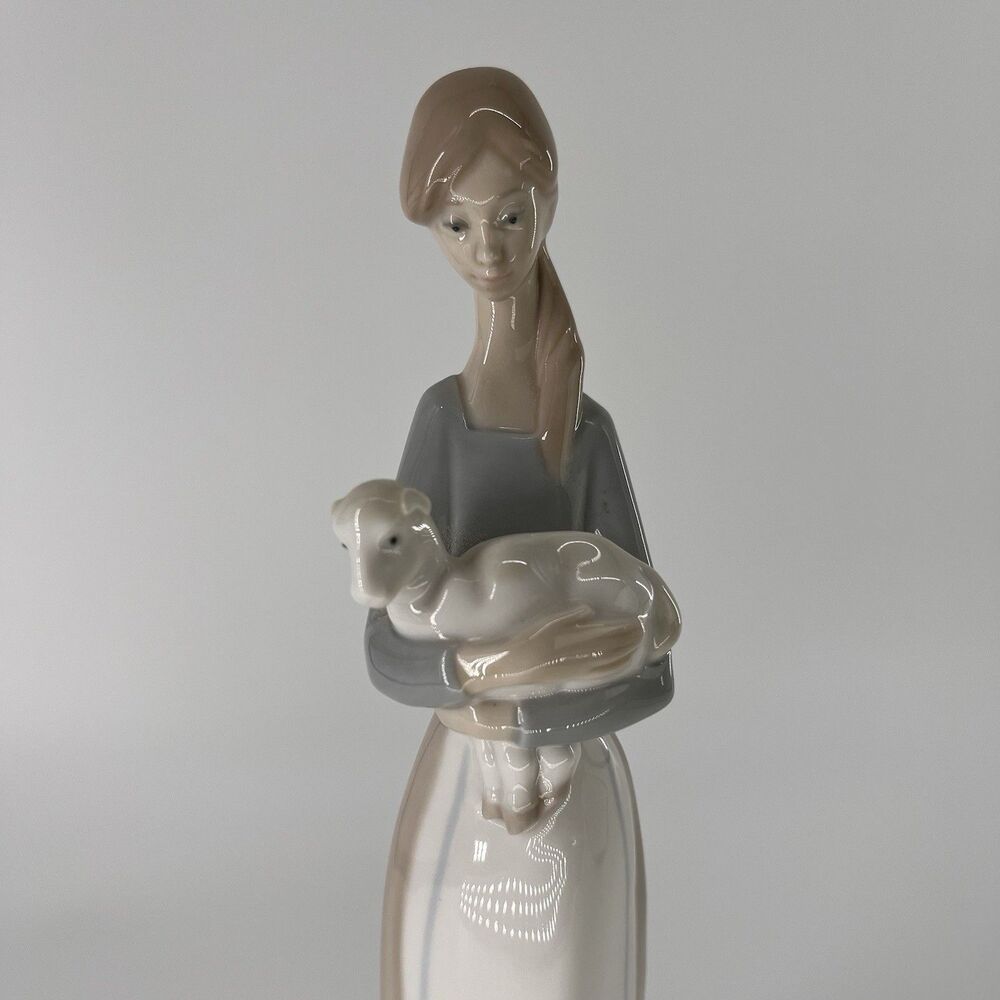 Lladró Porcelain Figurine "Girl with Lamb" (#4505) Pastorcita con Cordero Glossy - Picture 2 of 9